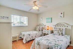 Dog-friendly Cape Coral Home: On-site Canal Access