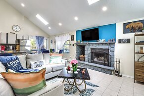 Hot Tub & Lake Beach Access: Tobyhanna Retreat!