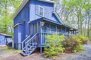 Hot Tub & Lake Beach Access: Tobyhanna Retreat!