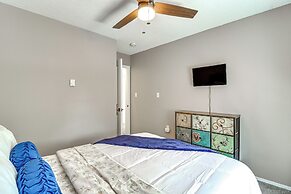 Hot Tub & Lake Beach Access: Tobyhanna Retreat!