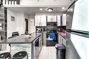 Hot Tub & Lake Beach Access: Tobyhanna Retreat!