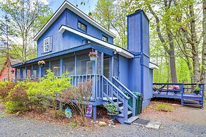 Hot Tub & Lake Beach Access: Tobyhanna Retreat!