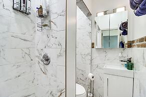 Hot Tub & Lake Beach Access: Tobyhanna Retreat!