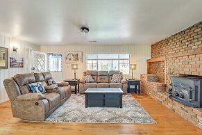Deck + Pool Table: Pinetop-lakeside Nature Escape