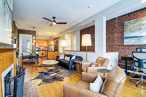 Stylish Dtwn Knoxville Condo w/ Rooftop Deck!