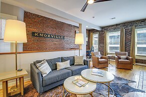 Stylish Dtwn Knoxville Condo w/ Rooftop Deck!