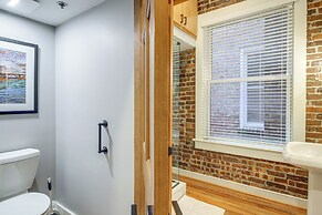 Stylish Dtwn Knoxville Condo w/ Rooftop Deck!