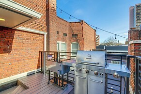 Stylish Dtwn Knoxville Condo w/ Rooftop Deck!