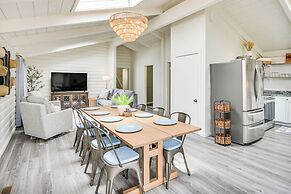 Pet-friendly Buxton Home w/ Balcony, 2 Mi to Beach