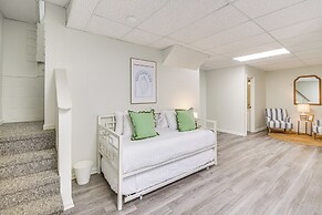 Pet-friendly Buxton Home w/ Balcony, 2 Mi to Beach