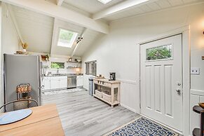 Pet-friendly Buxton Home w/ Balcony, 2 Mi to Beach