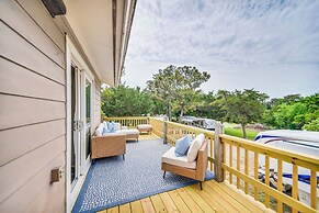 Pet-friendly Buxton Home w/ Balcony, 2 Mi to Beach