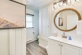 Pet-friendly Buxton Home w/ Balcony, 2 Mi to Beach