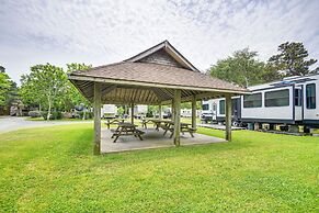 Pet-friendly Buxton Home w/ Balcony, 2 Mi to Beach