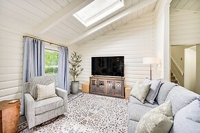 Pet-friendly Buxton Home w/ Balcony, 2 Mi to Beach