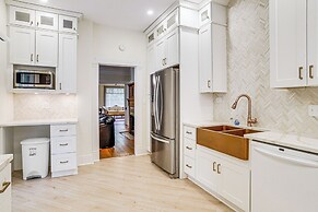 Charming Champaign Victorian w/ Deck!