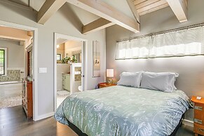 Peaceful Eugene Country Cottage w/ Mountain Views