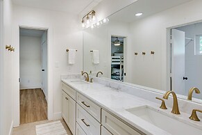 Dock & Fire Pit: Lakefront Home in Malakoff!