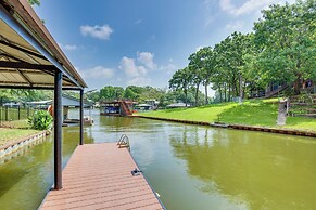 Dock & Fire Pit: Lakefront Home in Malakoff!
