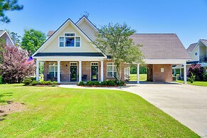 Springfield Studio Rental w/ Golf Course View!