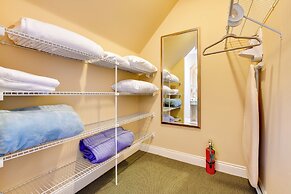 Springfield Studio Rental w/ Golf Course View!
