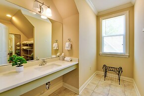 Springfield Studio Rental w/ Golf Course View!