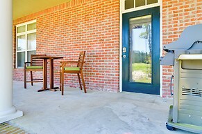 Springfield Studio Rental w/ Golf Course View!