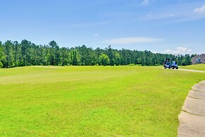 Springfield Studio Rental w/ Golf Course View!