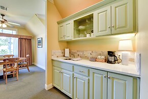 Springfield Studio Rental w/ Golf Course View!