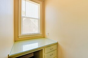 Springfield Studio Rental w/ Golf Course View!