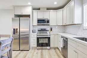 Pet-friendly Hughson Getaway, 9 Mi to Modesto!