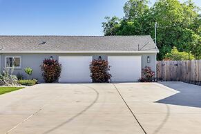 Pet-friendly Hughson Getaway, 9 Mi to Modesto!