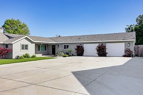 Pet-friendly Hughson Getaway, 9 Mi to Modesto!