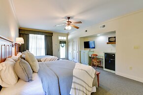 Spacious Springfield Home w/ Golf Course View!