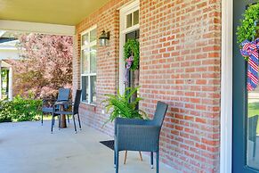 Spacious Springfield Home w/ Golf Course View!