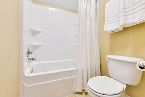 Spacious Springfield Home w/ Golf Course View!