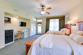 Spacious Springfield Home w/ Golf Course View!