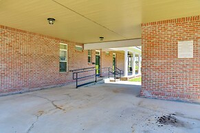 Spacious Springfield Home w/ Golf Course View!