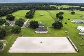 Idyllic Anthony Home: Riding Arena w/ Mirror Wall!