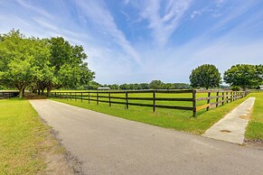 Idyllic Anthony Home: Riding Arena w/ Mirror Wall!