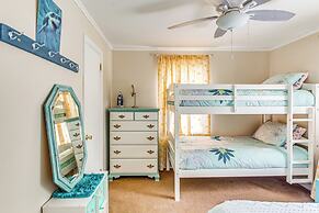 Charming Shallotte Home ~ 4 Mi to Ocean Isle Beach