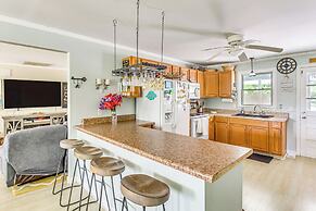 Charming Shallotte Home ~ 4 Mi to Ocean Isle Beach