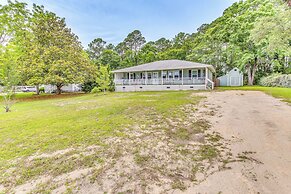 Charming Shallotte Home ~ 4 Mi to Ocean Isle Beach