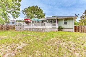 Charming Shallotte Home ~ 4 Mi to Ocean Isle Beach