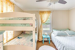 Charming Shallotte Home ~ 4 Mi to Ocean Isle Beach