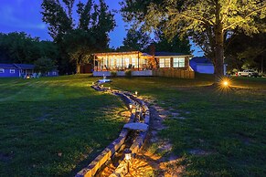 Beautiful War Eagle Cove Home: Walk to Beaver Lake