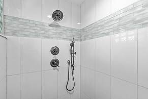 Sunrise Sound Cottage 3 Bedroom Home by RedAwning