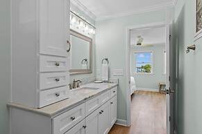 Sunrise Sound Cottage 3 Bedroom Home by RedAwning