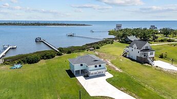 Sunrise Sound Cottage 3 Bedroom Home by RedAwning