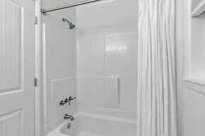 Sunrise Sound Cottage 3 Bedroom Home by RedAwning